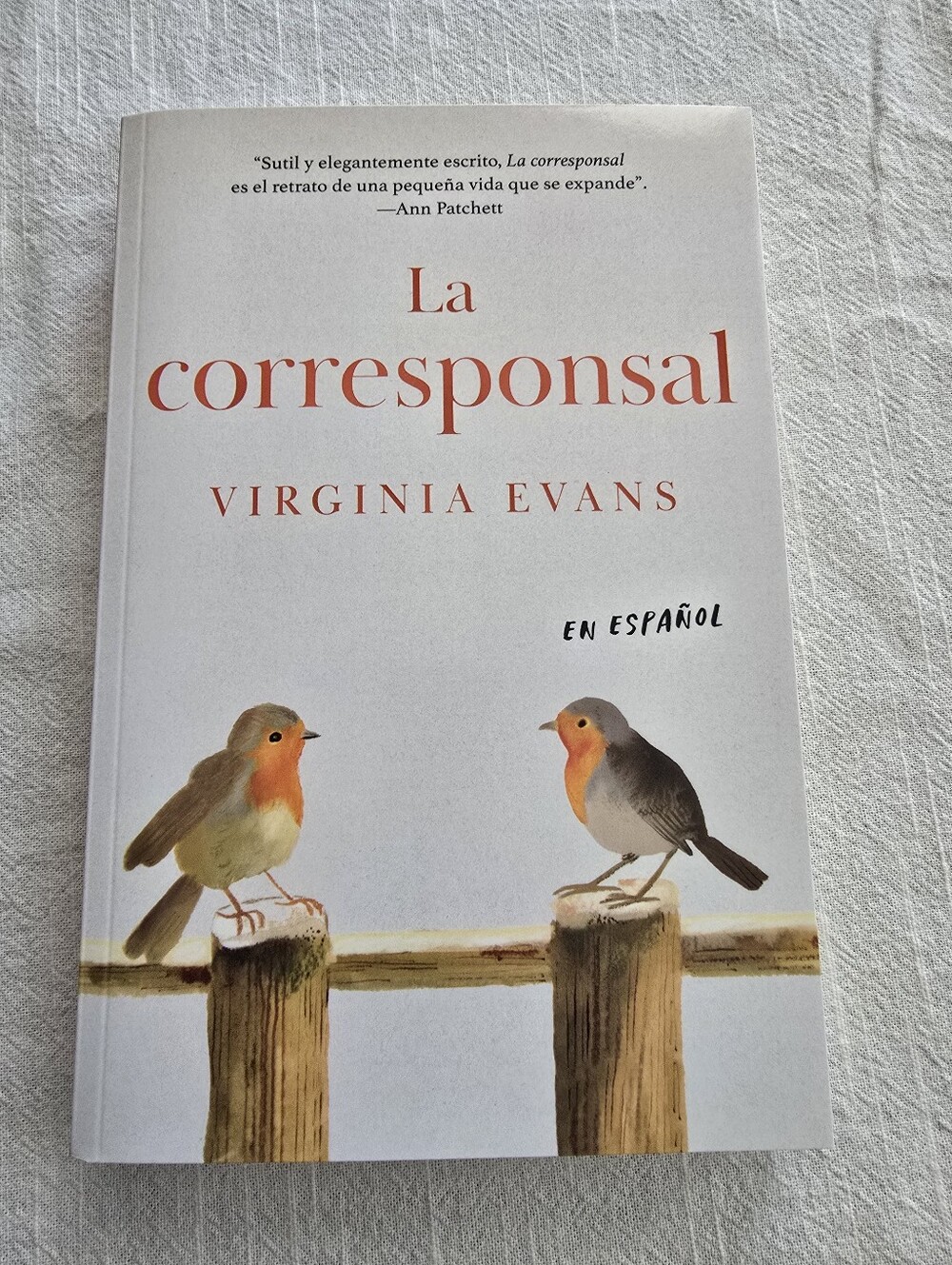 La corresponsal by Virginia Evans - Spanish Edition (White with Orange Accents)